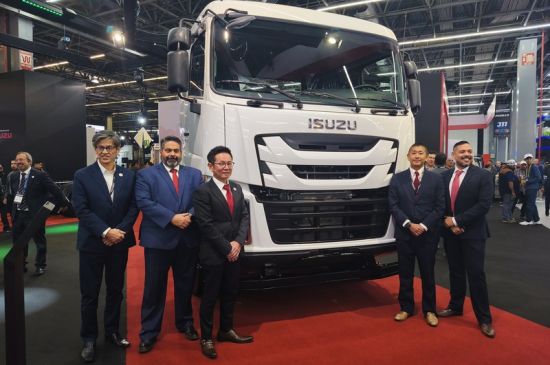 Isuzu presenta sus nuevos FORWARD 1800 y 2000 y anuncia expansión de planta en México